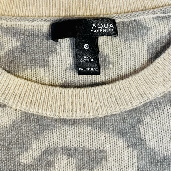 NWOT AQUA 100% Cashmere Sweater XS - Picture 2 of 4